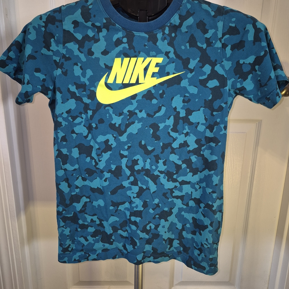 Stylish Nike Kids' Large Camo Shirt - Blue & Black with Bold Yellow Logo!